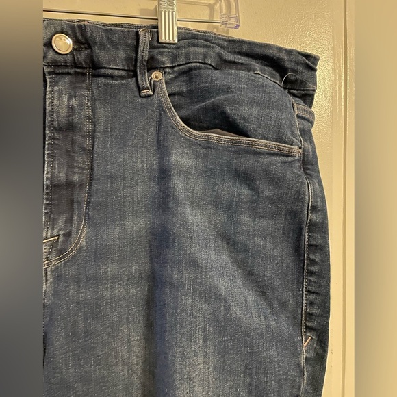 Good American Good Legs Crop Jeans Size 22 - Picture 3 of 12